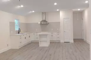 928 E Cameron Ave, Rockdale, TX 76567 - Photo 1