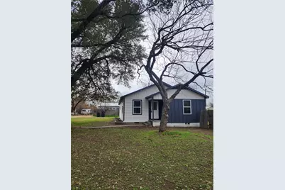 928 E Cameron Avenue, Rockdale, TX 76567 - Photo 2