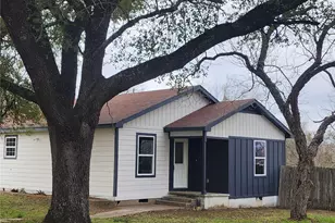 928 E Cameron Ave, Rockdale, TX 76567 - Photo 4