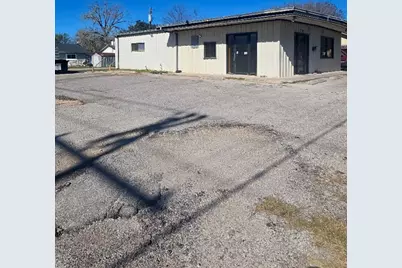 2204 N Austin Street, Seguin, TX 78155 - Photo 2