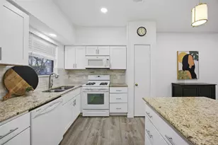 13016 Moorcroft Ln, Austin, TX 78729 - Photo 12