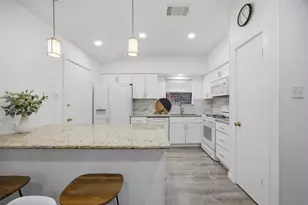 13016 Moorcroft Ln, Austin, TX 78729 - Photo 10