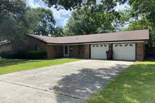 806 Merritt Dr, Lockhart, TX 78644 - Photo 2