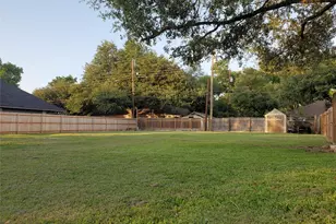 2200 Lark Ln, Taylor, TX 76574 - Photo 1