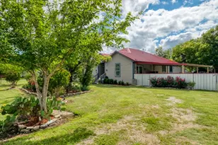 440 E Clark St, Bartlett, TX 76511 - Photo 2