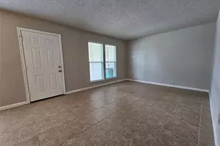 6800 Lunar Dr, Austin, TX 78745 - Photo 4