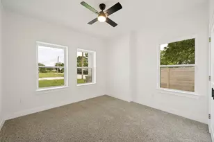 889 S Leon, Giddings, TX 78942 - Photo 20