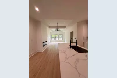 889 S Leon, Giddings, TX 78942 - Photo 2