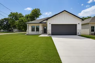 889 S Leon, Giddings, TX 78942 - Photo 2