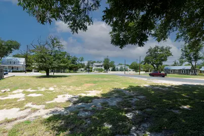 611 N Llano Street, Fredericksburg, TX 78624 - Photo 10