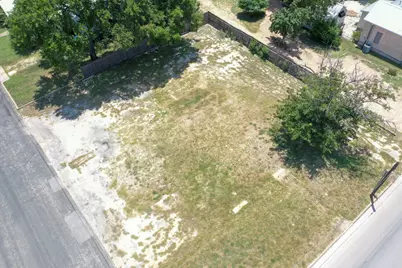 611 N Llano Street, Fredericksburg, TX 78624 - Photo 4