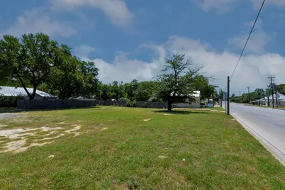611 N Llano Street, Fredericksburg, TX 78624 - Photo 14
