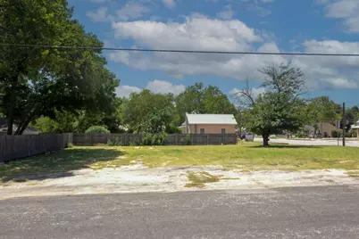 611 N Llano Street, Fredericksburg, TX 78624 - Photo 6