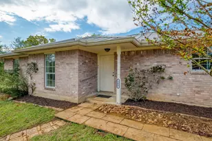 185 E Broken Tree Ln, Smithville, TX 78957 - Photo 4
