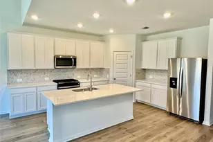 204 Coopers Hawk Crst, Cedar Creek, TX 78612 - Photo 2