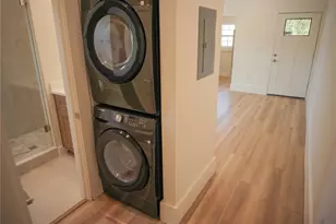803 Oakland Ave, Austin, TX 78703 - Photo 10