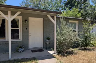 1109 Spur St, Austin, TX 78721 - Photo 2