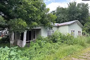 409 Lee St, Smithville, TX 78957 - Photo 4