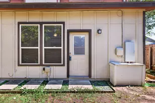 2204 E 13th St, Austin, TX 78702 - Photo 6