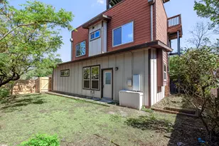 2204 E 13th St, Austin, TX 78702 - Photo 6
