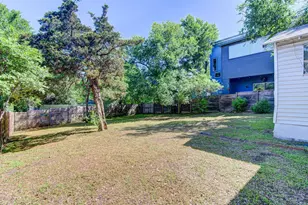 2910 E 12th St, Austin, TX 78702 - Photo 16