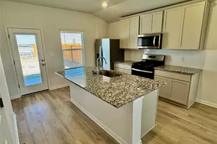 121 Holmby Dr, Hutto, TX 78634 - Photo 2