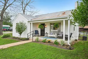 801 Bishop St, Smithville, TX 78957 - Photo 8