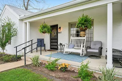 801 Bishop Street, Smithville, TX 78957 - Photo 10