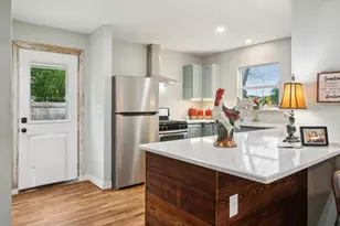 801 Bishop St, Smithville, TX 78957 - Photo 34