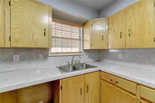 6402 Santos St, Austin, TX 78741 - Photo 10