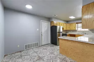 6402 Santos St, Austin, TX 78741 - Photo 8