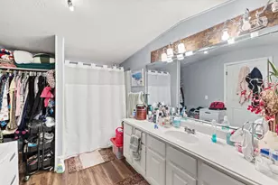 215 Sayers Dr, Bastrop, TX 78602 - Photo 14