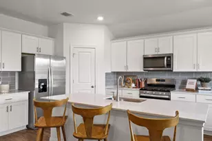 146 Union Pacific Dr, Cedar Creek, TX 78612 - Photo 18