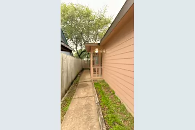11945 Sunhillow Bend #B, Austin, TX 78758 - Photo 2
