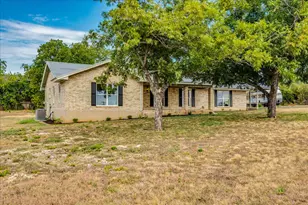 1102 N Austin Ave, Georgetown, TX 78626 - Photo 4