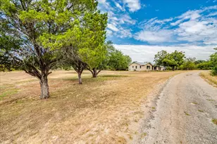 1102 N Austin Ave, Georgetown, TX 78626 - Photo 32