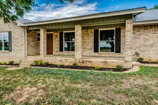 1102 N Austin Ave, Georgetown, TX 78626 - Photo 2