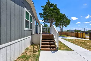 146 Monte Vis Dr, Elgin, TX 78621 - Photo 2