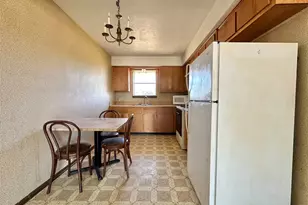 302 Calhoun Dr, Rockdale, TX 76567 - Photo 4