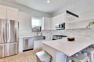 2105 Pennsylvania Ave, Austin, TX 78702 - Photo 4