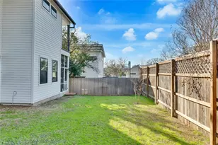 2105 Pennsylvania Ave, Austin, TX 78702 - Photo 14