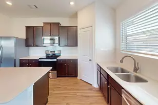 1000 Berryhack Ct, Hutto, TX 78634 - Photo 4