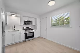 806 E 13th St, Georgetown, TX 78626 - Photo 10