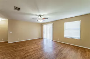207 Mitchell Dr, Hutto, TX 78634 - Photo 2
