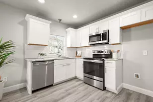 918 W 3rd St, Taylor, TX 76574 - Photo 8