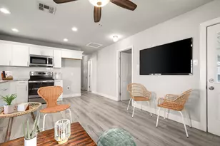 918 W 3rd St, Taylor, TX 76574 - Photo 10