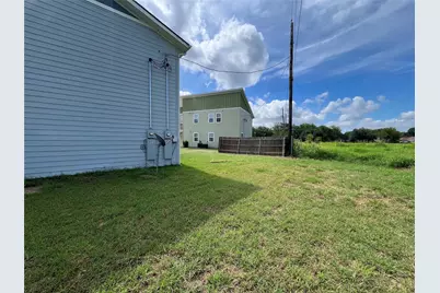 805 Hallie Cove, Lockhart, TX 78644 - Photo 22