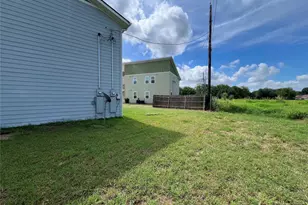 805 Hallie Cove, Lockhart, TX 78644 - Photo 22