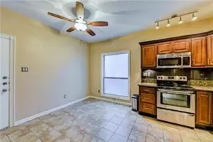 2210 Pearl St, Austin, TX 78705 - Photo 2