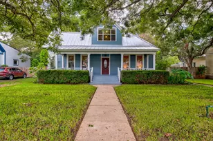 402 Hudgins St, Smithville, TX 78957 - Photo 1